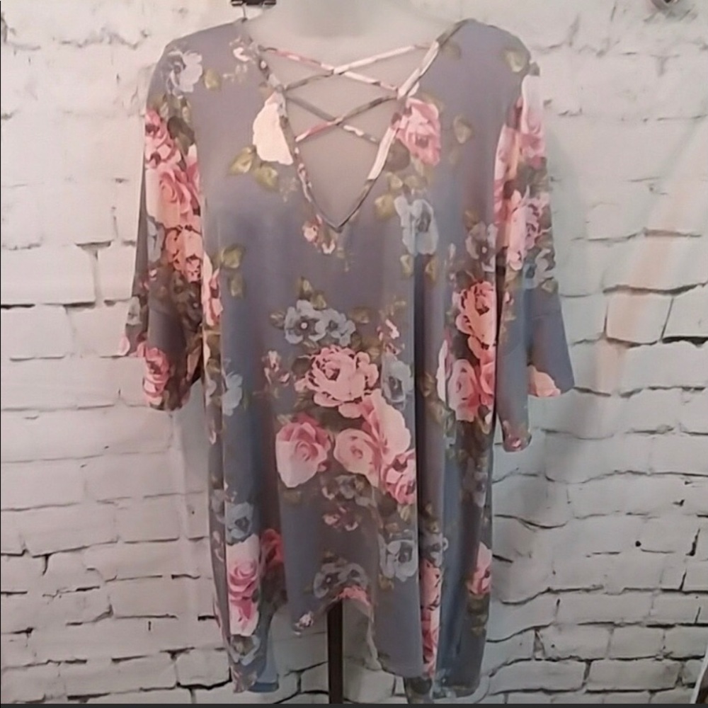 BOGO!❤️Plus Floral Top❤️